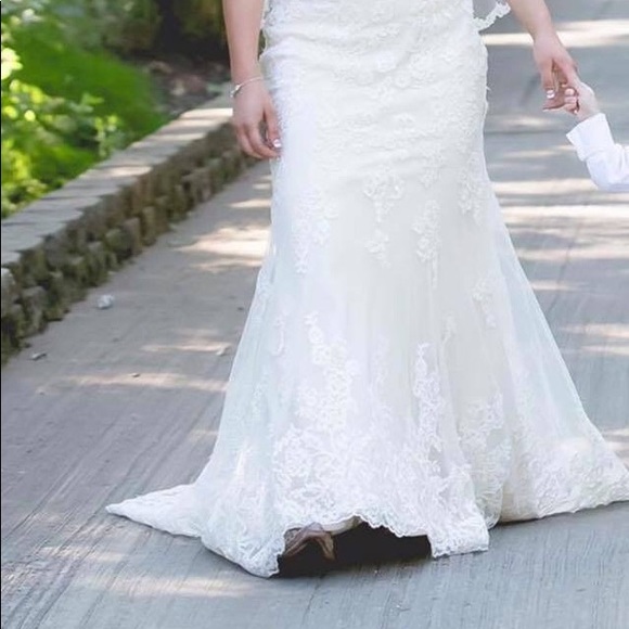 Wedding dress - Picture 2 of 5